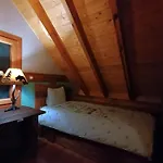 شاليه Mythica