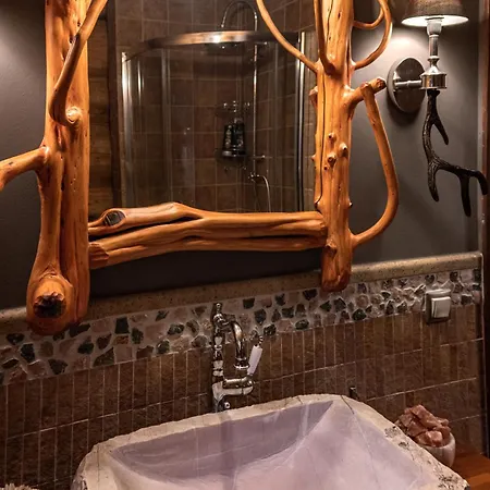 Chalet Mythica Karpenísion