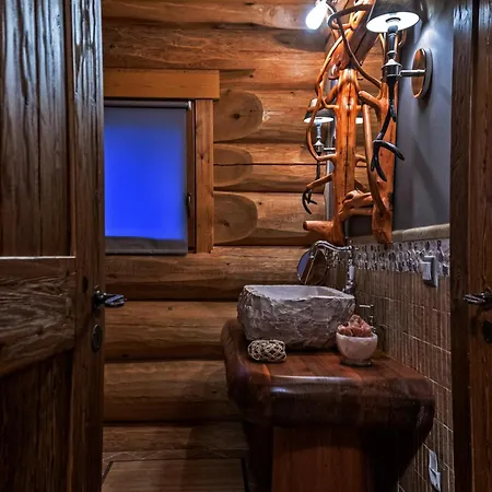 Mythica Karpenísion