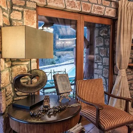 Mythica Chalet Karpenísion