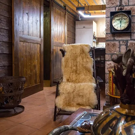 Chalet Mythica Karpenísion